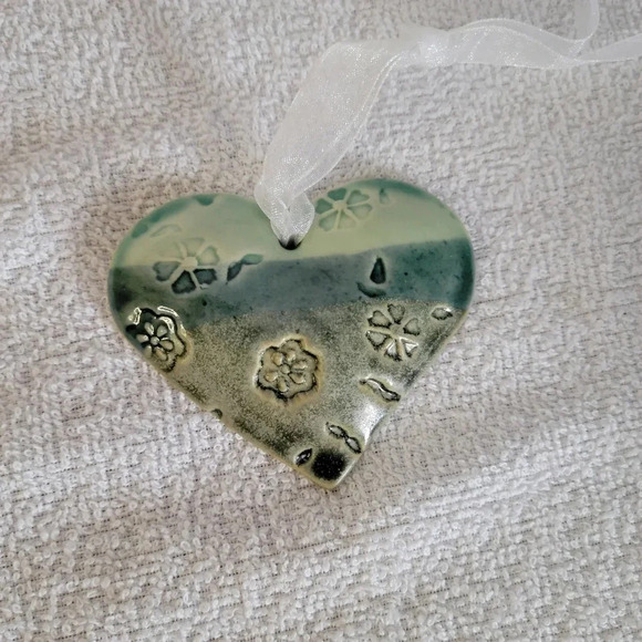 Ceramic Green Heart Ornament with flowers Decoration Window Tree - Picture 3 of 5
